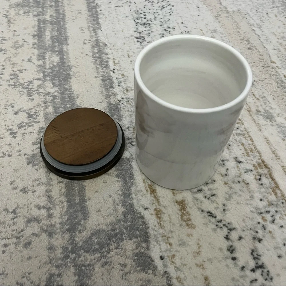 Like 🆕 Bed Bath and Beyond faux marble finish porcelain storage container